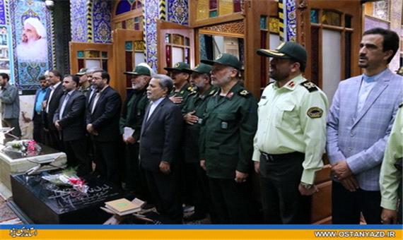 گزارش تصویری ادای احترام استاندار به آرامگاه شهید محراب حضرت آیت الله صدوقی(ره) و فرزند مرحومش به مناسبت هفته نیروی انتظامی