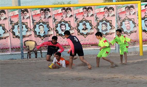 مسابقات فوتبال ساحلی قهرمانی رده سنی امید استان یزد آغاز شد
