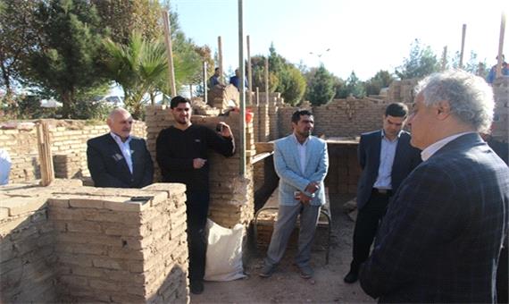 بازدید مدیر عامل برق منطقه‌ای یزد از اولین طرح پژوهشی ساخت خانه زمین‌پناه