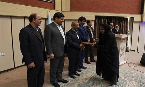 33 دانشجوی برگزیده دانشگاه یزد تجلیل شد