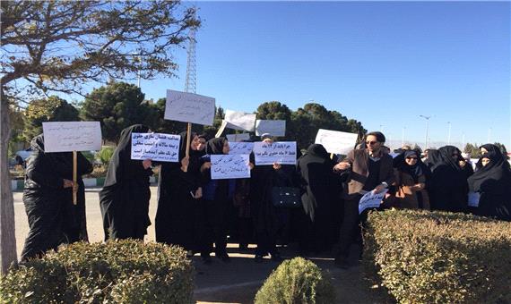 معلمان حق التدریس یزد تعیین وضعیت استخدامی خود را خواستار شدند