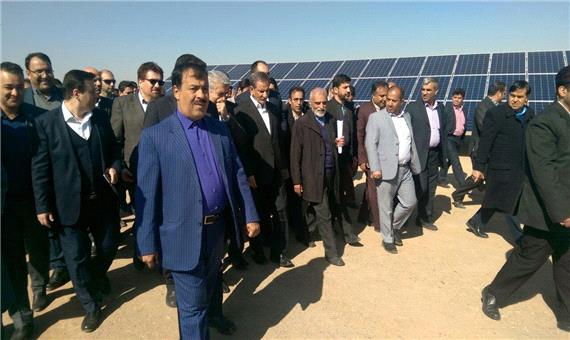 بهره برداری از نیروگاه خورشیدی نور یزد با حضور  جهانگیری