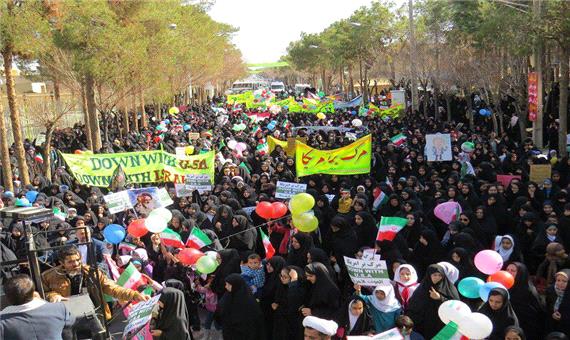 راهپیمایی 22 بهمن/ مردم ابرکوه هم به خیابان آمدند