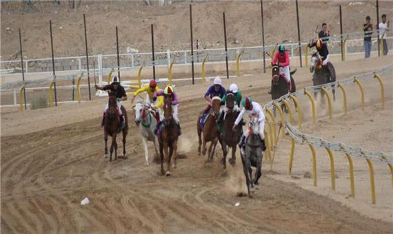 مسابقات اسب دوانی کورس بهاره در یزد برگزار شد