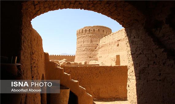 راز و رمزهای قلعه تاریخی مهرپادین مهریز + عکس