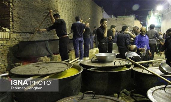 آیین سنتی پخت آش حسین(ع) در فیروزآباد میبد + عکس