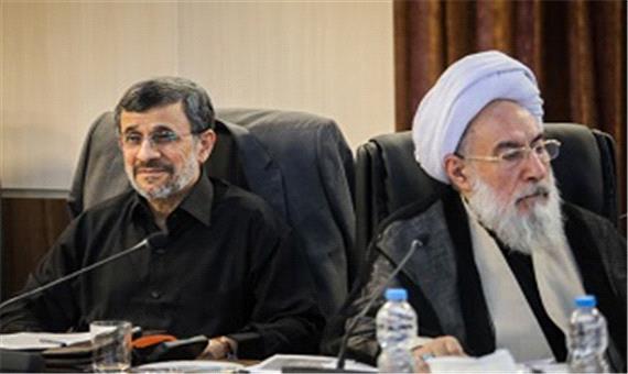 روزنامه دولت: احمدی نژاد به ریش همه می‌خندد