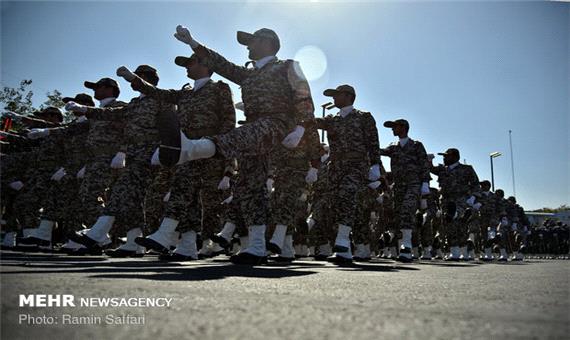 مراسم رژه نیروهای مسلح در یزد برگزار شد
