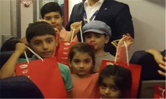 اهدای هدیه به خردسالان درپروازهای هواپیمایی کیش به مناسبت روز جهانی کودک