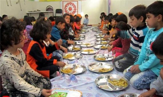 300 کودک مهریزی از یک وعده غذای گرم بهره مند شدند
