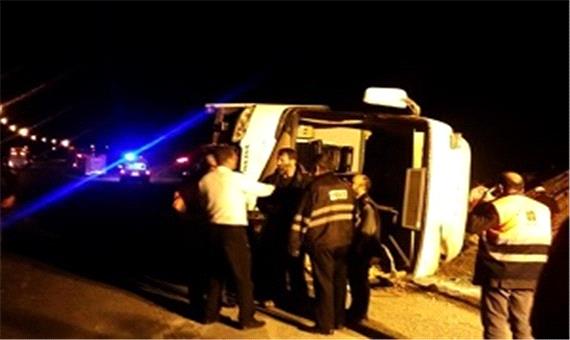 25 مصدوم در واژگونی اتوبوس در جاده شیراز - کازرون