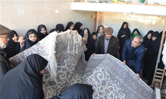 500 مترمربع فرش برای اهدا به عتبات عالیات در یزد بافته شد