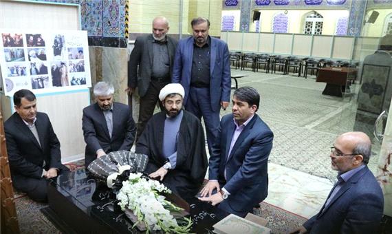 استاندار جدید یزد به مقام شهدا ادای احترام کرد