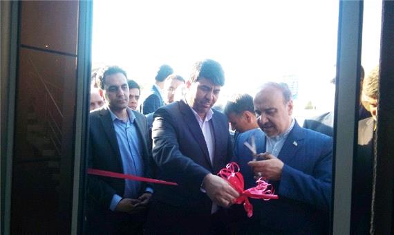 وزیر ورزش و جوانان سالن اسکواش یزد را افتتاح کرد