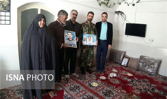 تجلیل از خانواده‌های شهدای ارتش در مهریز + تصاویر