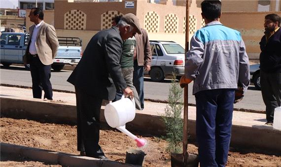 گزارش تصویری جشن درختکاری پارک محله ای بلوارپاسداران باحضور مسئولین شهرداری یزد وجمعی از اهالی محل