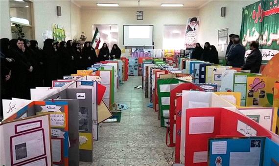 نمایشگاه دانش آموزی جابربن حیان در مهریز افتتاح شد