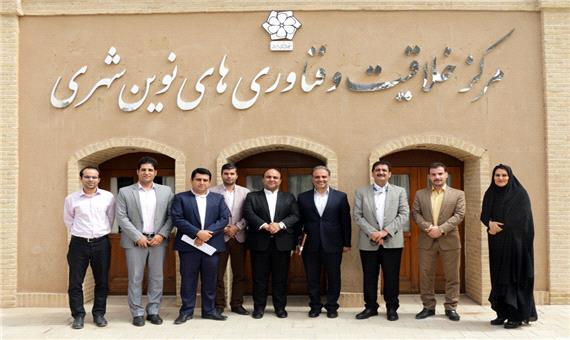 شهردار یزد از روند فعالیت مرکز خلاقیت و فناوری‌های نوین شهری بازدید نمود