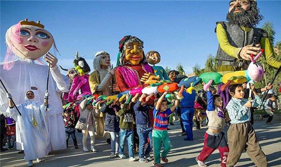 رئیس سازمان فرهنگی اجتماعی ورزشی شهرداری یزد گفت: عروسک های غول پیکر آداب یزدی ها را در بافت تاریخی بازگو می کنند
